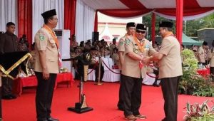 Hari Pramuka ke-62, Gubernur Kaltim Memberikan Penganugerahan Kepada Pengurus Kwarda dan Kwartir
