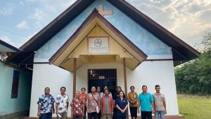 Beri Bantuan ke 22 Rumah Ibadah, Anggota DPRD Kaltim Ekti Imanuel: Aspirasi Rakyat akan Diperjuangkan Maksimal