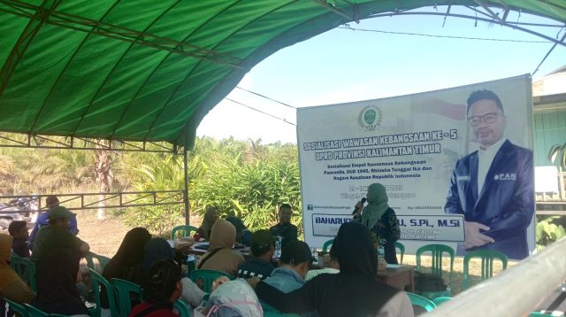 Anggota DPRD Kaltim Baharuddin Demmu gelas sosialisasi wawasan kebangsaan