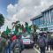 Serikat Buruh Demonstrasi di Depan Kantor Gubernur Kaltim, Senin (20/11/2023). (dok. Katasatukaltim)