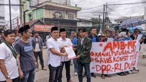 Terima Tuntutan Massa Aksi, DPRD Kota Bontang Janji Bawa Tuntutan Ke DPR-RI