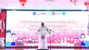 Hadiri Pelantikan Duta Siswa, Wali Kota Bontang Tuntun Pembacaan Sumpah Jabatan