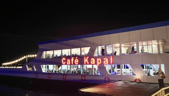 Menarik! Objek Wisata Kuliner Cafe Kapal di Bontang Kuala Resmi Dibuka Gubernur